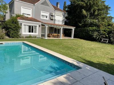 Casa 4 dormitorios en alquiler temporario en General Pacheco, Tigre