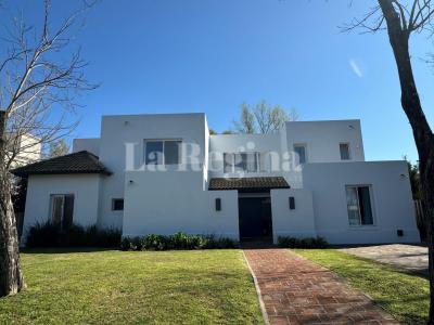 Casa 6 dormitorios en alquiler temporario en Rincon de Milberg, Tigre