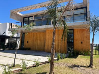 Casa 4 dormitorios en venta en Villanueva, Tigre
