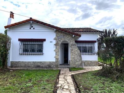 Casa 2 dormitorios en alquiler temporario en Alejandro Petion, Cañuelas