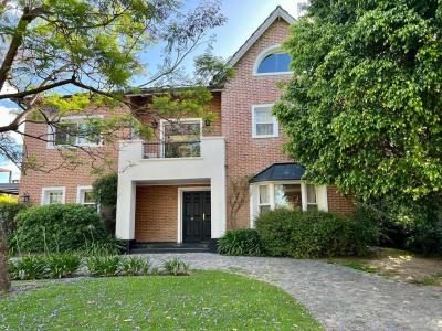 Casa 4 dormitorios en venta en Don Torcuato, Tigre