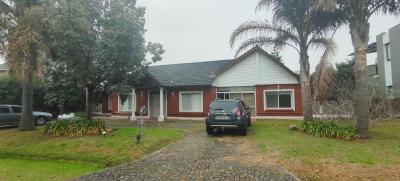 Casa 4 dormitorios en venta en Santa Ana, Moreno