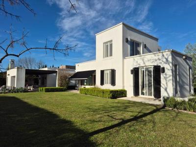 Casa 4 dormitorios en alquiler temporario en Santa Barbara, Tigre
