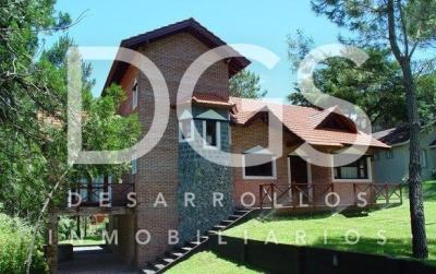 Casa 4 dormitorios en alquiler temporario en Carilo