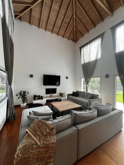 Casa 4 dormitorios en venta en Don Torcuato, Tigre