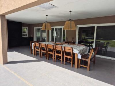 Casa 4 dormitorios en alquiler temporario en Santa Barbara, Tigre