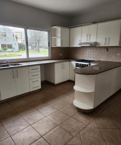 Casa 4 dormitorios en alquiler en Ayres Del Pilar, Pilar