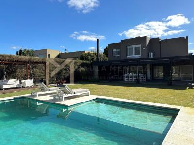 Casa 4 dormitorios en alquiler temporario en Villanueva, Tigre