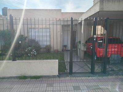 Casa 2 dormitorios en venta en Sarandi, Avellaneda