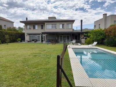 Casa 4 dormitorios en alquiler temporario en General Pacheco, Tigre