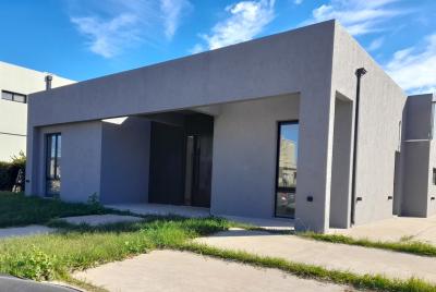 Casa 3 dormitorios en venta en Haras Santa Maria, Escobar