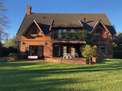 Casa 5 dormitorios en alquiler en Armenia, Pilar