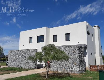 Casa 3 dormitorios en alquiler temporario en Villanueva, Tigre