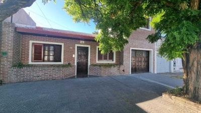 Casa 4 dormitorios en venta en Villa Elvira, La Plata