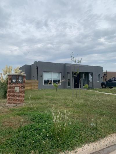 Casa 3 dormitorios en venta en San Sebastian, Escobar