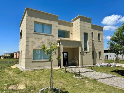 Casa 4 dormitorios en alquiler temporario en Santa Isabel II, Escobar