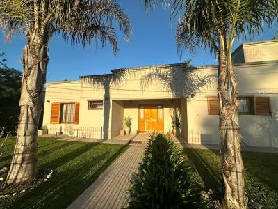 Casa 2 dormitorios en venta en Barrio Parque Sakura, Exaltacion de la Cruz