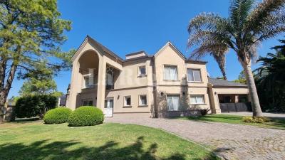 Casa 5 dormitorios en alquiler en Francisco Álvarez, Moreno