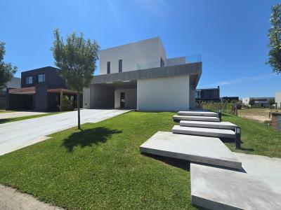 Casa 4 dormitorios en venta en Nordelta, Tigre