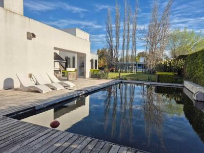 Casa 4 dormitorios en alquiler temporario en Santa Barbara, Tigre