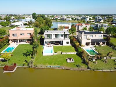 Casa 4 dormitorios en venta en El Canton, Escobar