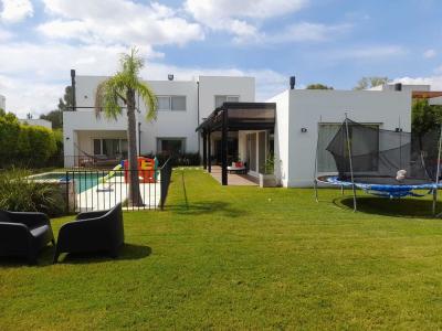 Casa 4 dormitorios en venta en General Pacheco, Tigre