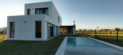 Casa 4 dormitorios en venta en Villanueva, Tigre