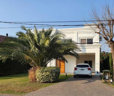 Casa 3 dormitorios en alquiler en Francisco Álvarez, Moreno
