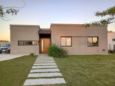 Casa 3 dormitorios en alquiler temporario en Pilar del Este, Pilar