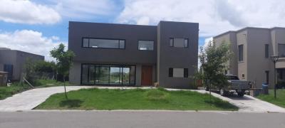Casa 3 dormitorios en venta en El Canton, Escobar