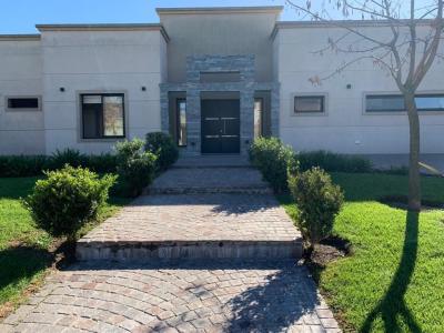 Casa 3 dormitorios en venta en Haras Santa Maria, Escobar
