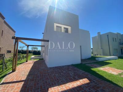 Casa 4 dormitorios en venta en Puertos, Escobar