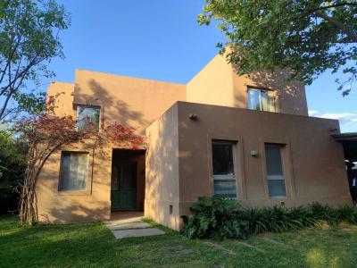 Casa 3 dormitorios en alquiler temporario en Santa Barbara, Tigre