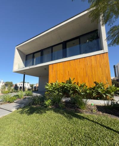 Casa 4 dormitorios en venta en La Horqueta, San Isidro