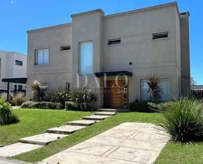 Casa 4 dormitorios en venta en El Canton, Escobar