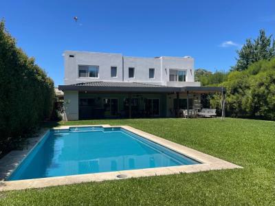 Casa 4 dormitorios en alquiler temporario en Santa Barbara, Tigre