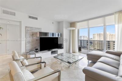 Departamento 3 dormitorios en venta en Hallandale, Miami