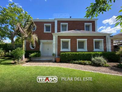 Casa 4 dormitorios en venta en Pilar del Este, Pilar