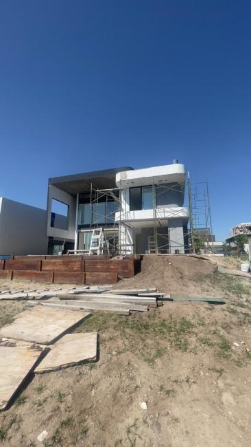 Casa 4 dormitorios en alquiler en Nordelta, Tigre