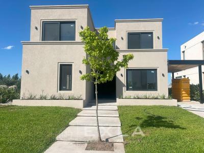 Casa 4 dormitorios en alquiler en Nordelta, Tigre