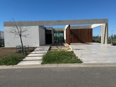 Casa 3 dormitorios en venta en San Sebastian, Escobar