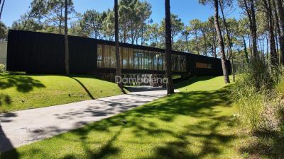 Casa 5 dormitorios en venta en Carilo