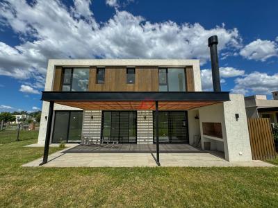 Casa 3 dormitorios en venta en Santo Tomas, Pilar