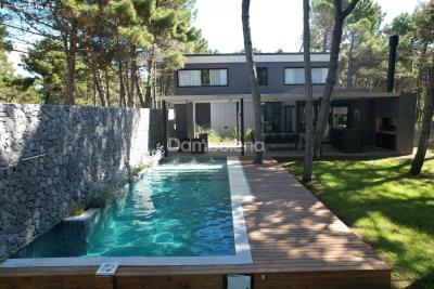 Casa 5 dormitorios en venta en Villarobles, Pinamar