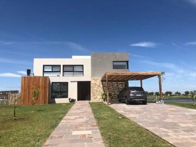 Casa 6 dormitorios en alquiler en Puertos, Escobar
