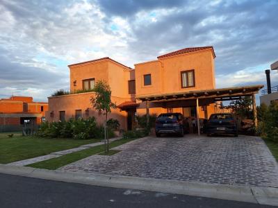 Casa 3 dormitorios en alquiler en Villanueva, Tigre