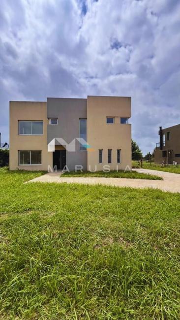 Casa 4 dormitorios en venta en Haras Santa Maria, Escobar