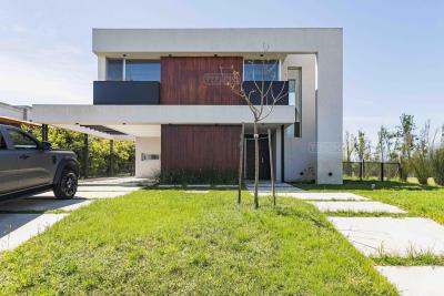 Casa 4 dormitorios en venta en Puertos, Escobar