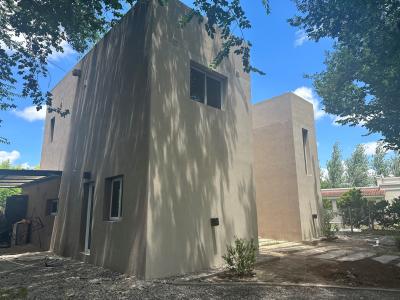 Casa 3 dormitorios en alquiler en Roble Joven, Pilar