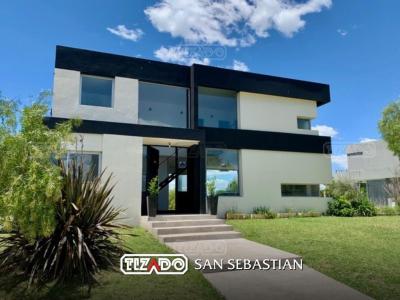 Casa 4 dormitorios en venta en San Sebastian, Escobar